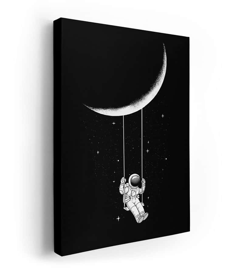 uzay kanvas tablo lavi tasarım sanatçıları tarafından tasarlanan tabloda ayda salıncak ile sallanan bir astronot mevcut
