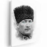 atatürk kanvas tablo mavi gözleri ile bembeyaz tabloda gri renkte üniformalı atatürk fotoğrafı lavi tasarım tarafından oluşturulan