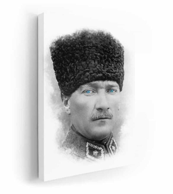 atatürk kanvas tablo mavi gözleri ile bembeyaz tabloda gri renkte üniformalı atatürk fotoğrafı lavi tasarım tarafından oluşturulan