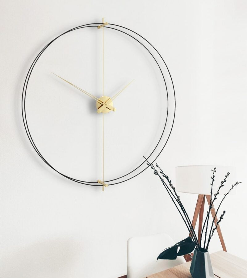 Tasarım Duvar Saati, gold duvar saati, modern duvar saati olarak geçen gold saat Galileo Duo duvar saatleri indirim, taksit ve ücretsiz kargo avantajı sağlayan Lavi Tasarım mağazası beyaz duvarında asılı durmakta
