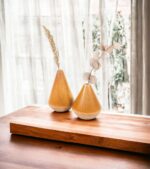 içinde kuru çiçekler olan ahşap ev aksesuarı, ağaç dekor, dekor ahşap aksesuar woodenheim Kapadokya ceviz doğal ahşap dokusuyla evinize sıcaklık katın, şık ve özgün tasarımı ile dekorasyonunuzu tamamlayın.