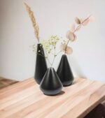 içinde kuru çiçekler olan siyah aksesuar ev dekorasyon hediye ve yatak odası dekoru Woodenheim Kapadokya ile mekanlarınıza tarz katan şıklığa ücretsiz kargo ve Lavi Tasarım kalitesiyle sahip olun.