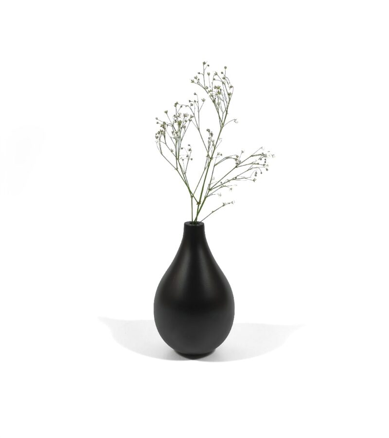 içinde kuru çiçekler olan siyah aksesuar dekor ürünü Gordion, ahşap ev dekorasyon ürünleri markası Woodenheim tarafından üretilmekte ve evlerinize ilham olmaktadır.