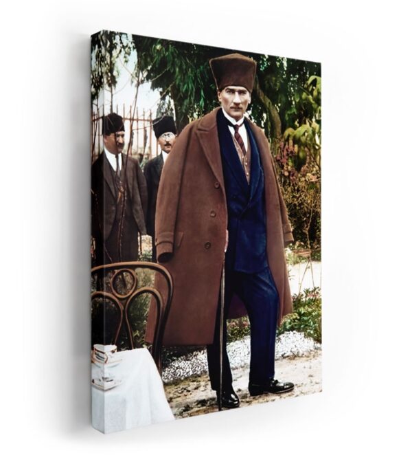 Ayakta Paltolu ve Bastonlu Mustafa Kemal Atatürk Kanvas Tablo yüksek çözünürlük, ücretsiz kargo ve taksitle Lavi Tasarım 'da!