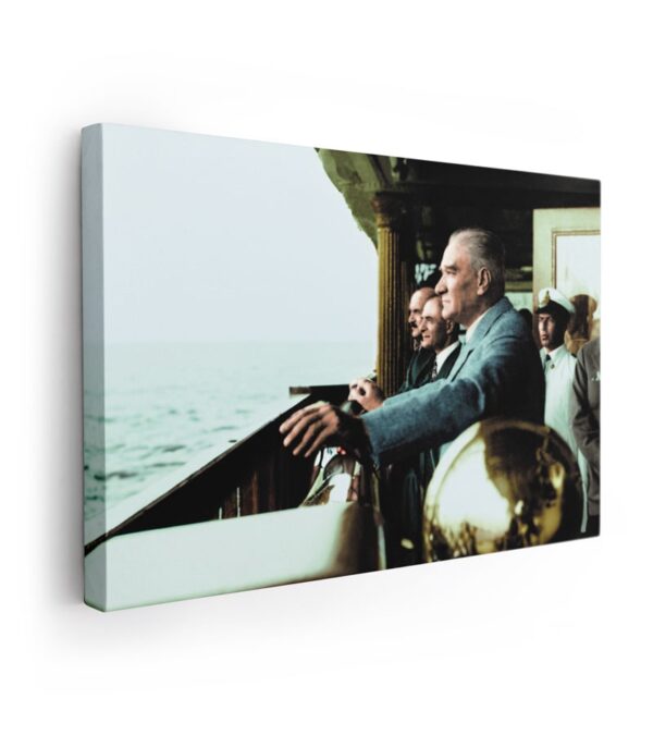 Atatürk gemi Bursa Mudanya kanvas tablo ve Atatürk Ertuğrul yatı ile yolculuğunu anlatan bursa dan mudanya ya geçişi ve oradan haydarpaşa ya geçişi yüksek çözünürlük, ücretsiz kargo ve taksitle Lavi Tasarım 'da!