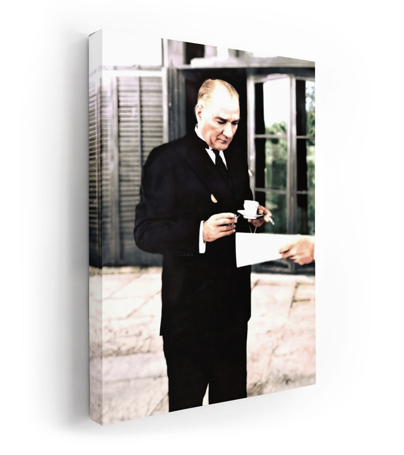 Atatürk sigara içerken kanvas tablo ve Atatürk kahve içerken tablo gibi Atatürk'ün en güzel fotoğrafları yüksek çözünürlük ve ücretsiz kargo ile Lavi Tasarım 'da!