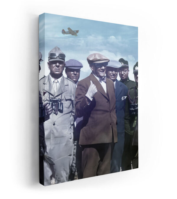 Atatürk tatbikat trakya manevralarında komutanlarla kanvas tablo, uçaklı Atatürk tablosu renklendirmeli ve yapay zeka destekli, yüksek çözünürlük, üst düzey kalite ve ücretsiz kargo ile Lavi Tasarım 'da!