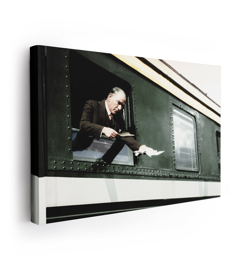 Atatürk tren pencere fotoğrafı kanvas tablo ve Atatürk'ün en güzel fotoğrafları yüksek çözünürlük, kalite ve ücretsiz kargo ile Lavi Tasarım 'da!