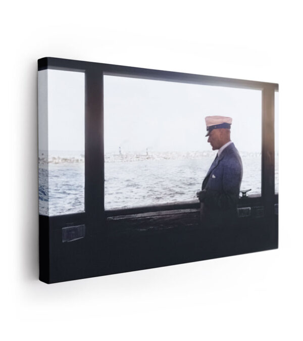 Renkli Atatürk’ün yatı kanvas tablo ve kaptan Atatürk şapka ile Atatürk'ün savarona yatı, yapay zeka destekli renklendirilmiş tablo yüksek çözünürlük, ücretsiz kargo ve taksitle Lavi Tasarım 'da!